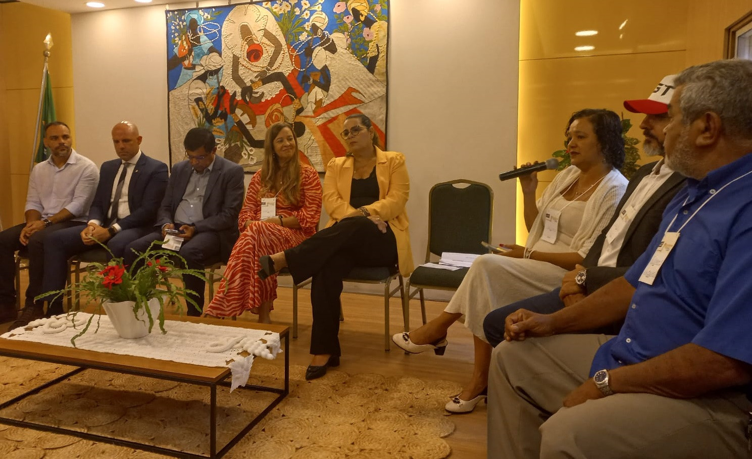 Em seminário, Rosa defende desenvolvimento com valorização do trabalho