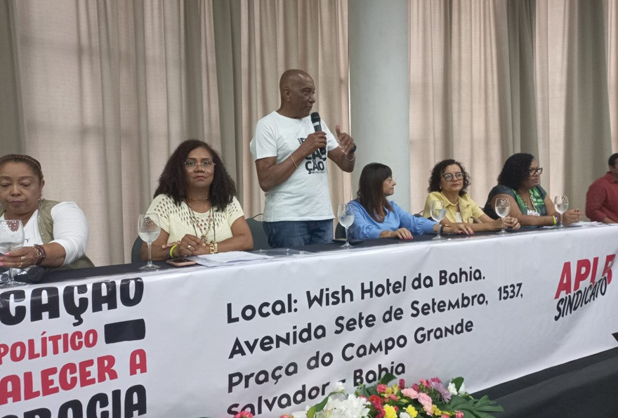 APLB realiza Conselho para organizar lutas; Rosa de Souza e Nivaldo Santana participam