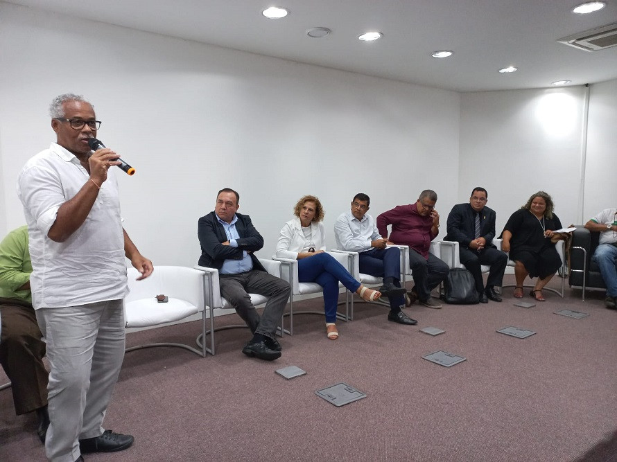 Ailton Araújo exalta projeto inovador para entregadores de moto e bike