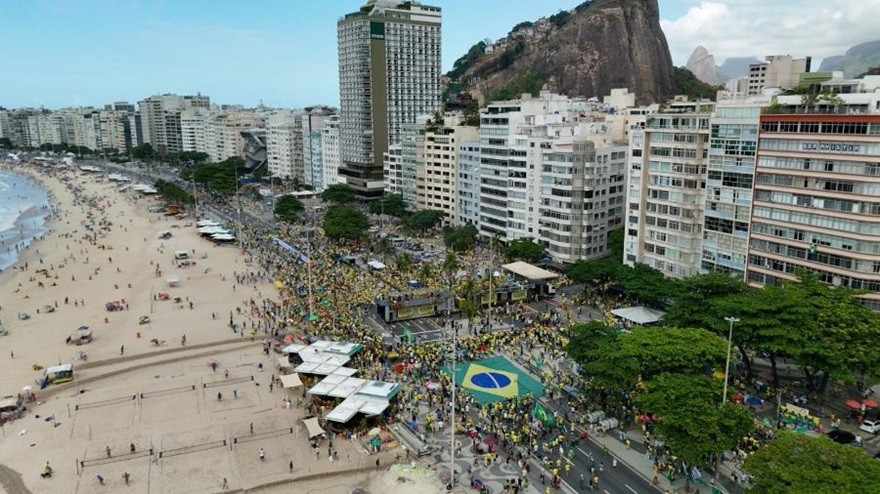 Ato de Bolsonaro "boia" no Rio e reúne só 18,3 mil, aponta Monitor da USP