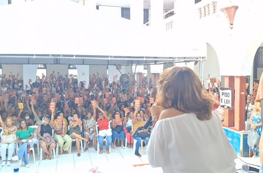 APLB dá lição de luta e assembleia aprova reajuste de 8% em Salvador