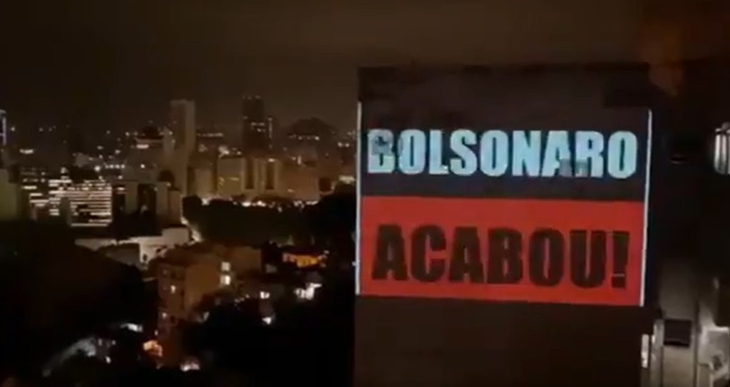 POLÍTICA Partidos e entidades apresentam pedido de impeachment de Bolsonaro