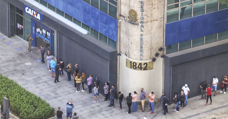 Renda emergencial deveria se tornar permanente, defende economista