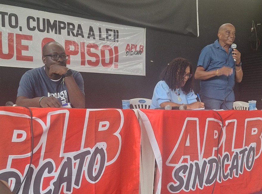 APLB mantém greve em Salvador e professores precisam de solidariedade
