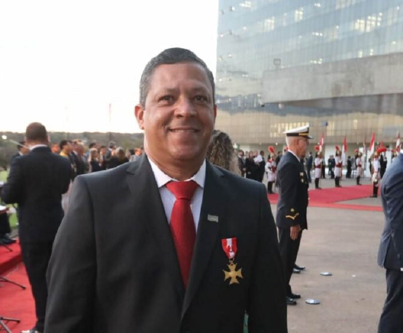 Adilson Araújo recebe comenda do TST e Rosa de Souza exalta papel do dirigente