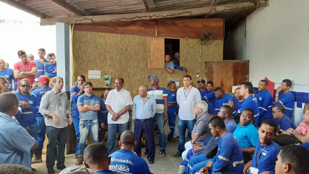 Trabalhadores da Emissão (Embasa), mantêm paralisação
