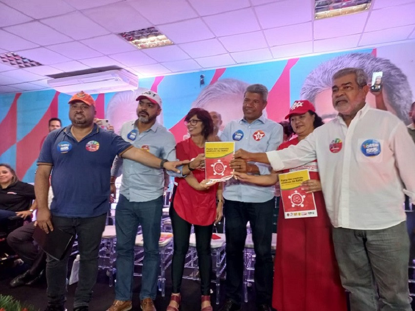 Rosa destaca ato com Jerônimo, que assume compromissos com as centrais
