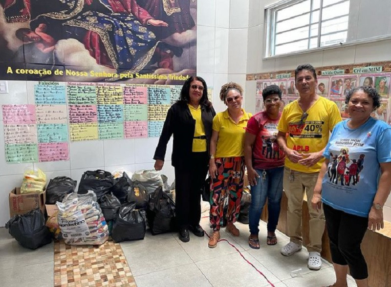 Bela lição de cidadania: APLB Feira doa alimentos para instituição