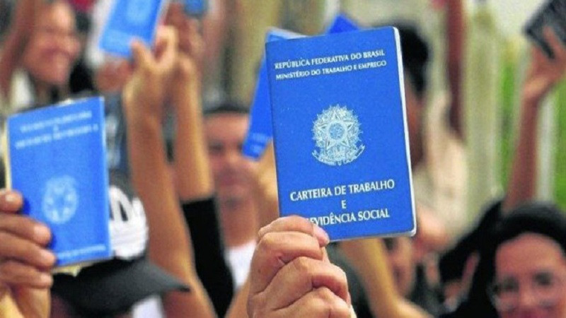 Empregos com carteira assinada no Brasil crescem 21%, aponta MTE
