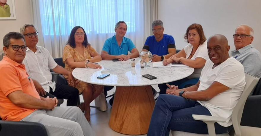 Dirigentes sindicais do serviço público prometem ações para "apertar" o governo