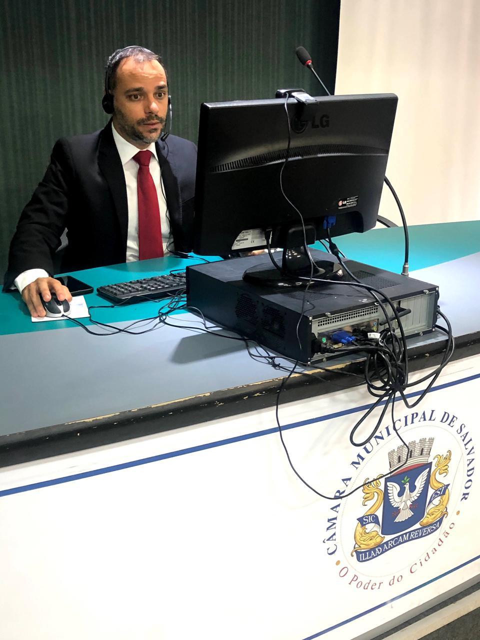 Augusto Vasconcelos critica prefeitura por ausência em debate do IPTU