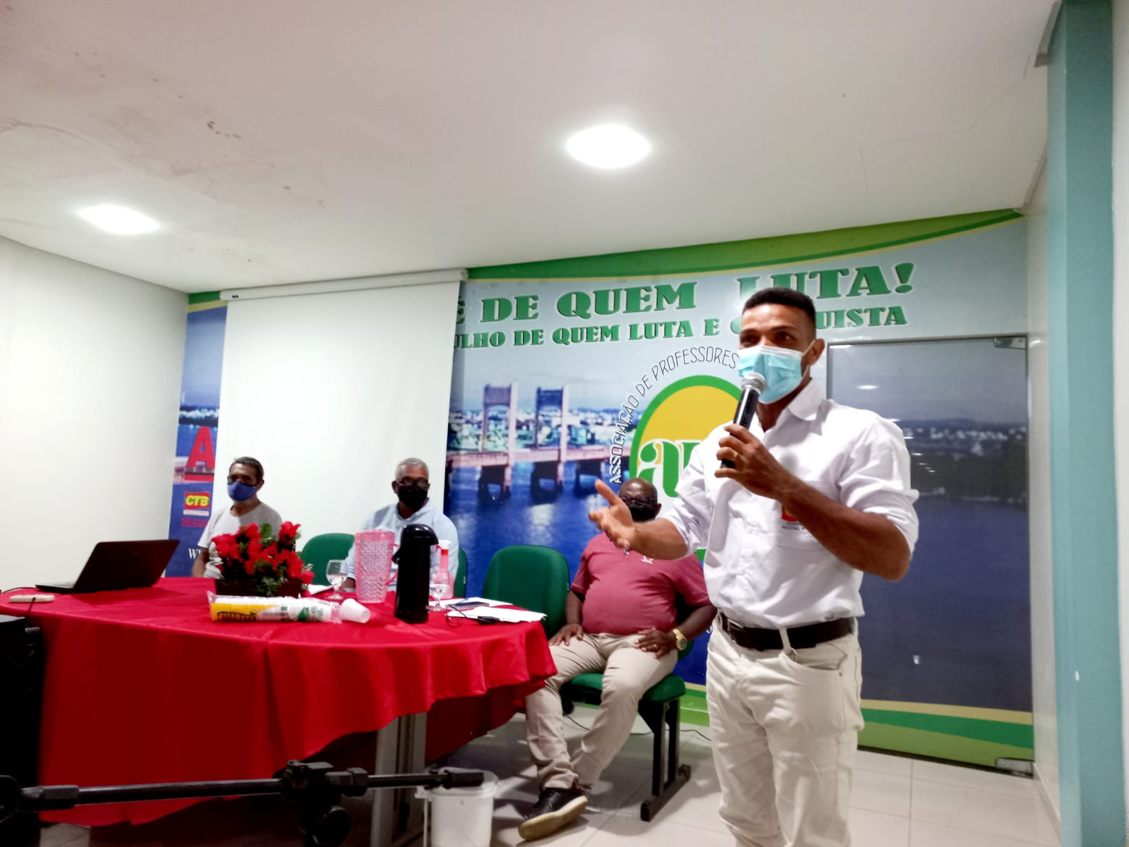 Professores da rede municipal de Juazeiro decidem em assembleia por paralização de advertência