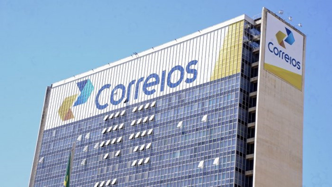 Deputados e entidades reagem à manobra do governo para privatizar Correios
