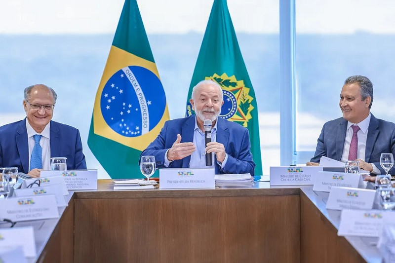 Lula dá uma "chacoalhada" em ministros: “Dinheiro bom é dinheiro transformado em obras”